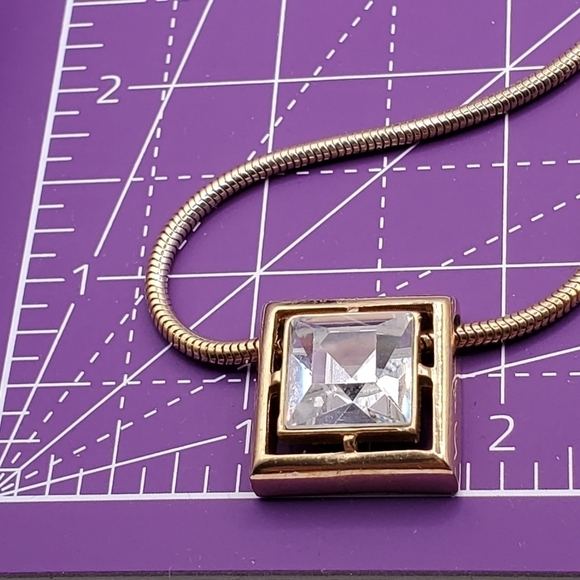 VINTAGE AVON GOLD TONE CLEAR RHINESTONE NECKLACE EARRINGS SET POST BACK JEWELRY - Picture 12 of 12